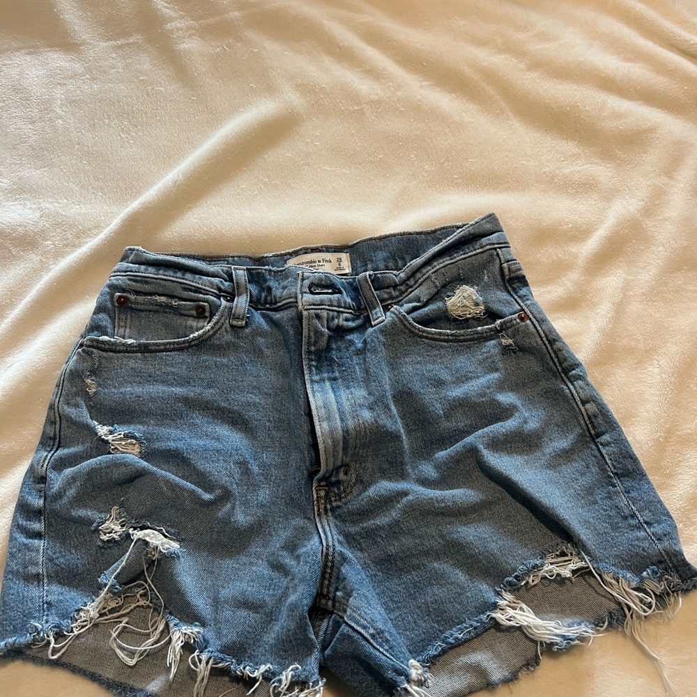 Abercrombie and fitch 4 inch mom shorts